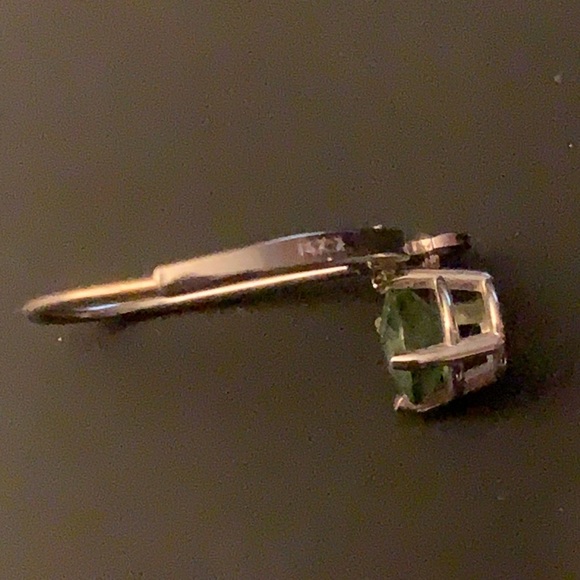 14K White gold earrings with faceted light green gems - Picture 5 of 8